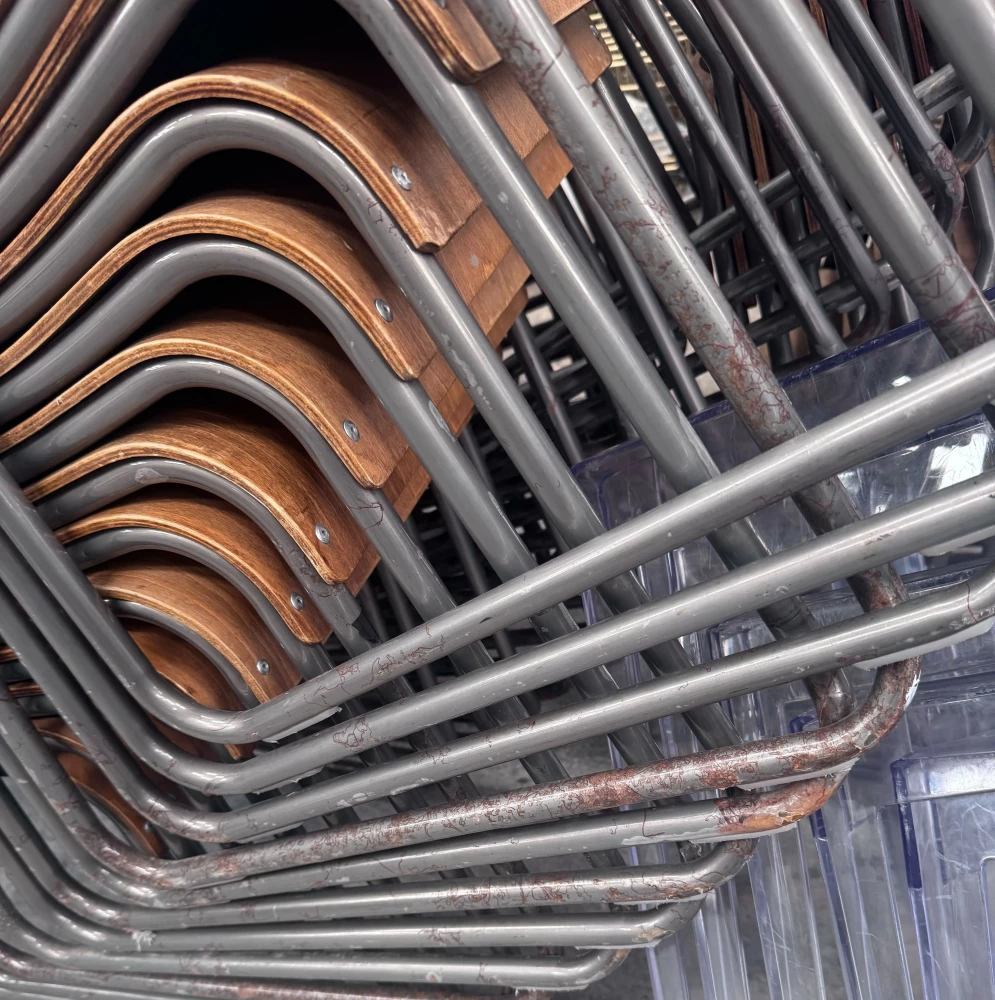 Distressed Oxford Chair Closeup2