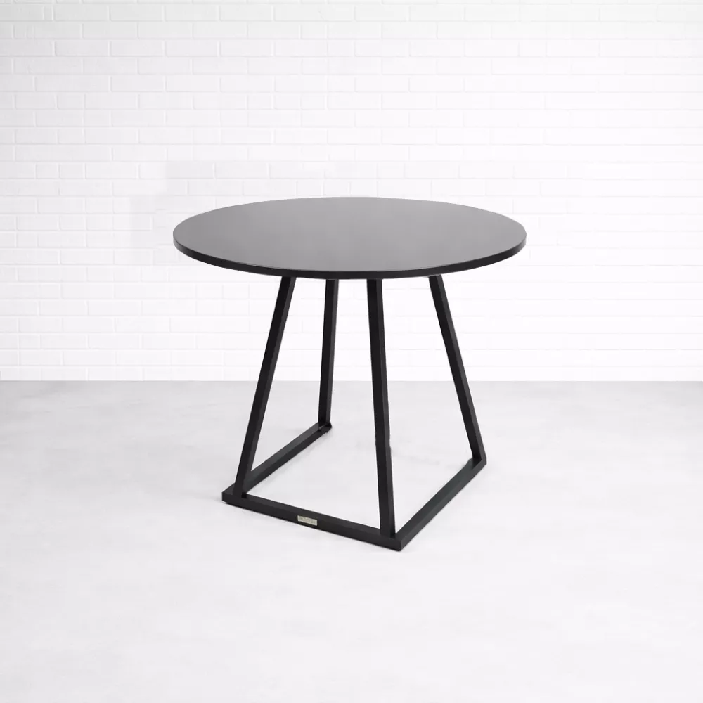Trapdinerroundblacktoptable