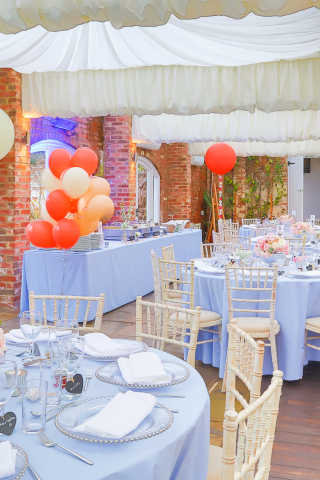 Wedding furniture hire in London with Chiavari chairs, banquet tables, linens, and elegant event decor.